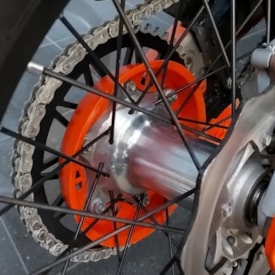 Segunda imagem do produto Anti Block da Corrente Ktm 04/22 - Husqvarna 14/22 Amx Vermelho