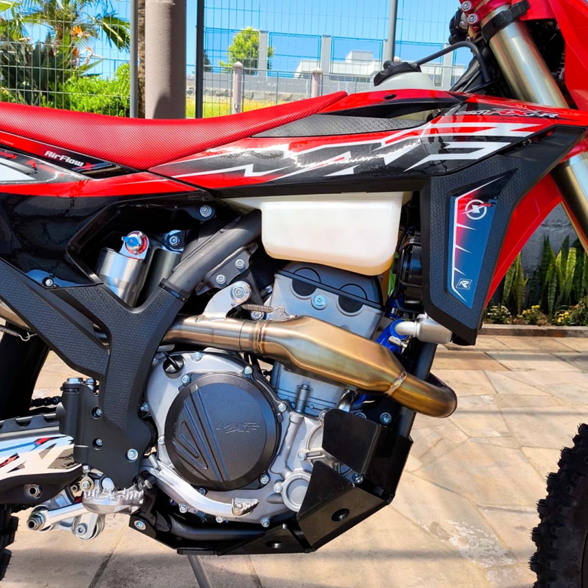 Image em miniatura da foto do produto - 89286dc2-af2c-4cb5-81ea-d85eb861f99a