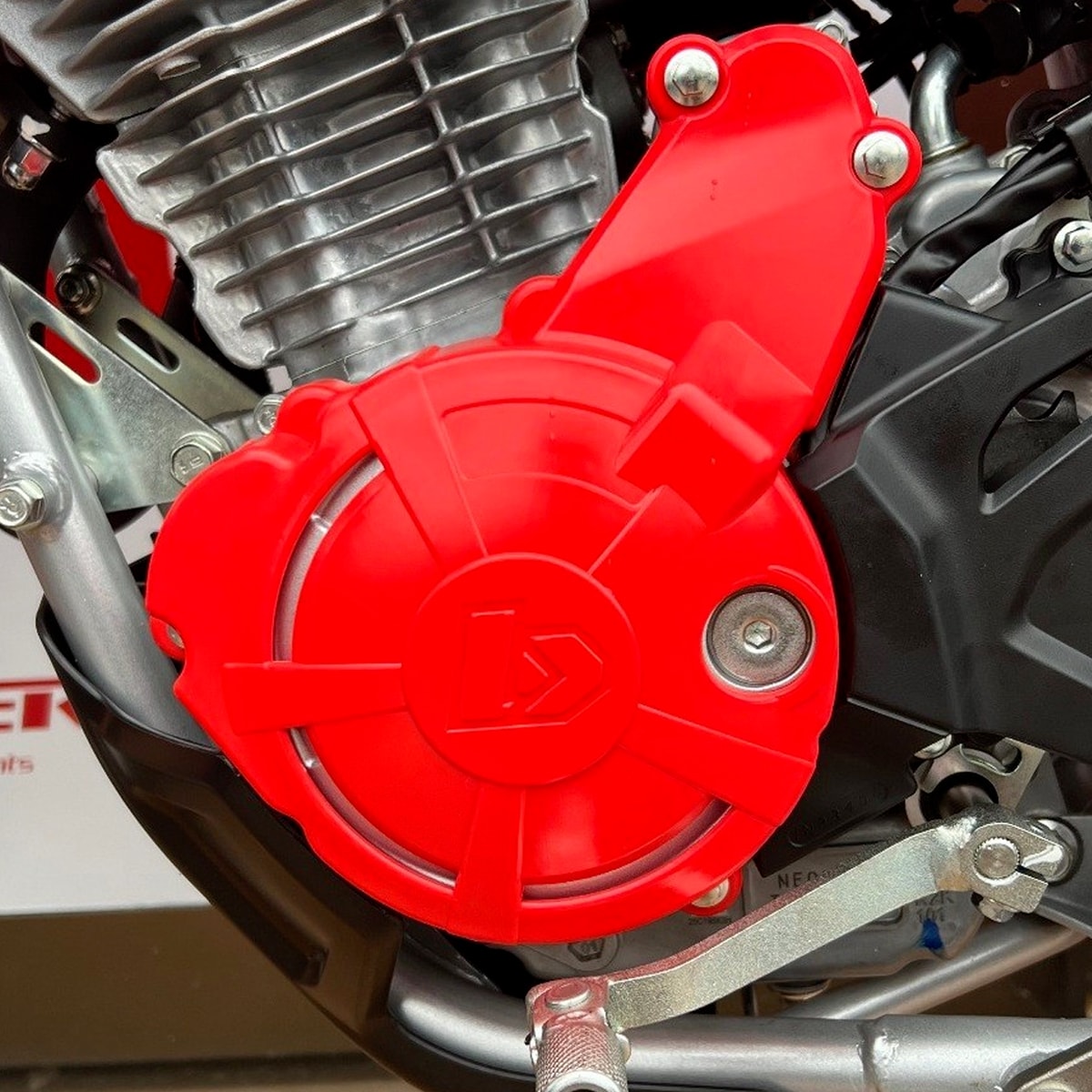 Segunda imagem do produto Protetor Tampas Laterais do Motor Crf 300f Biker Magneto Ignição Xtreme Vermelho