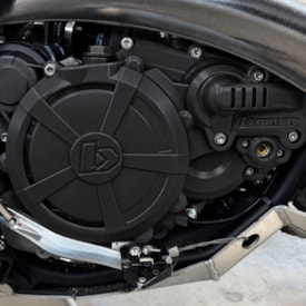 Segunda imagem do produto Protetor Tampas Laterais do Motor Husqvarna Te 250 300 2T 17/23 Biker Preto