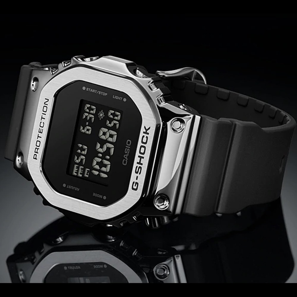 G-SHOCK GM-５６００ Relógio G-Shock GM-5600-1DR